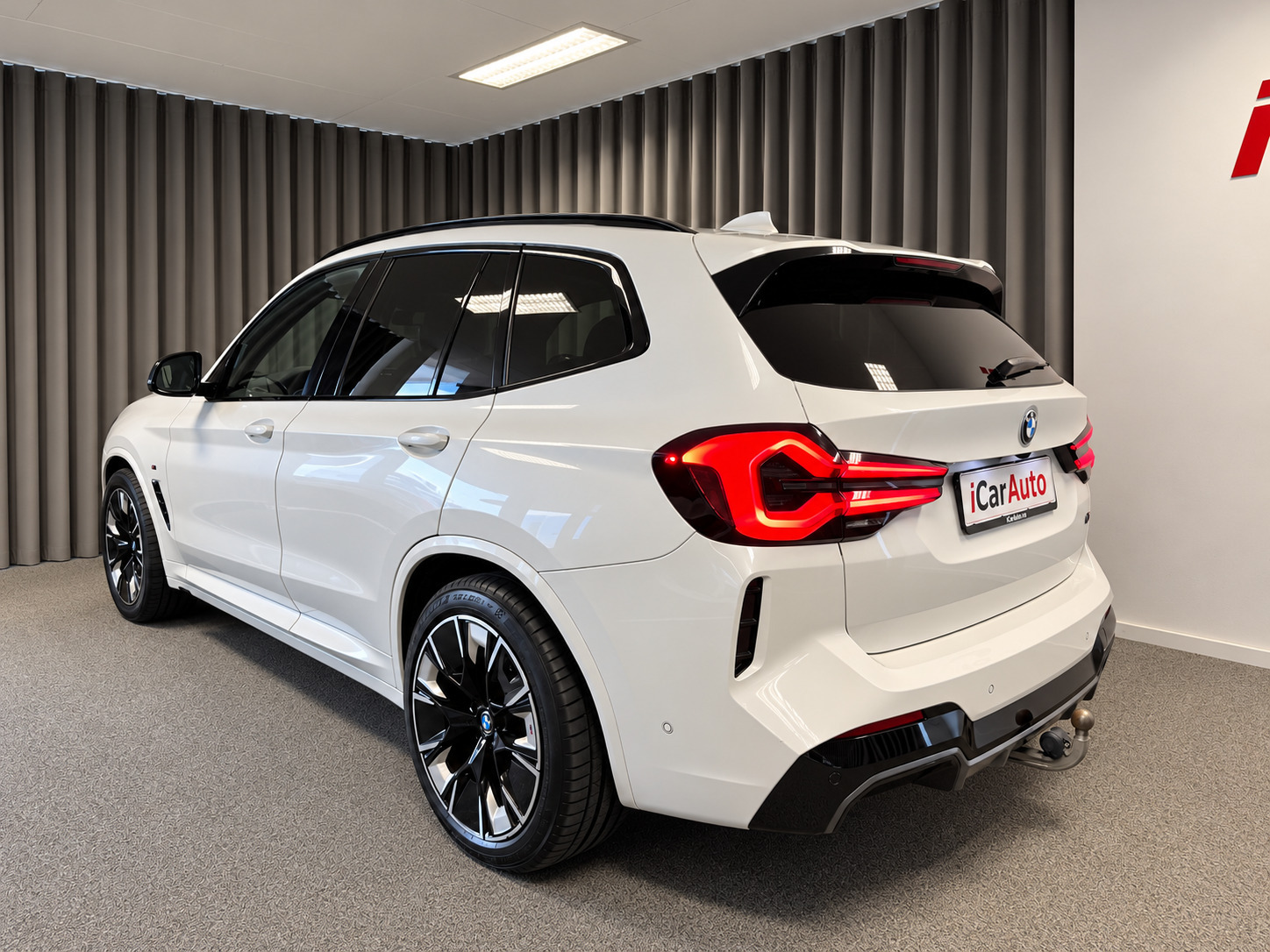 Hvid BMW iX3 fra 2022