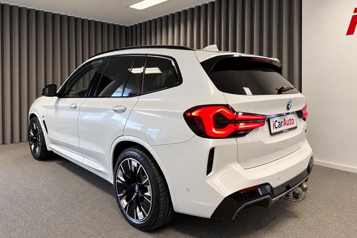 Hvid BMW iX3 fra 2022