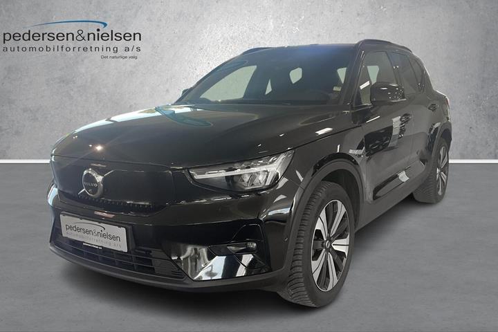 Sort Volvo XC40 fra 2023 set udefra