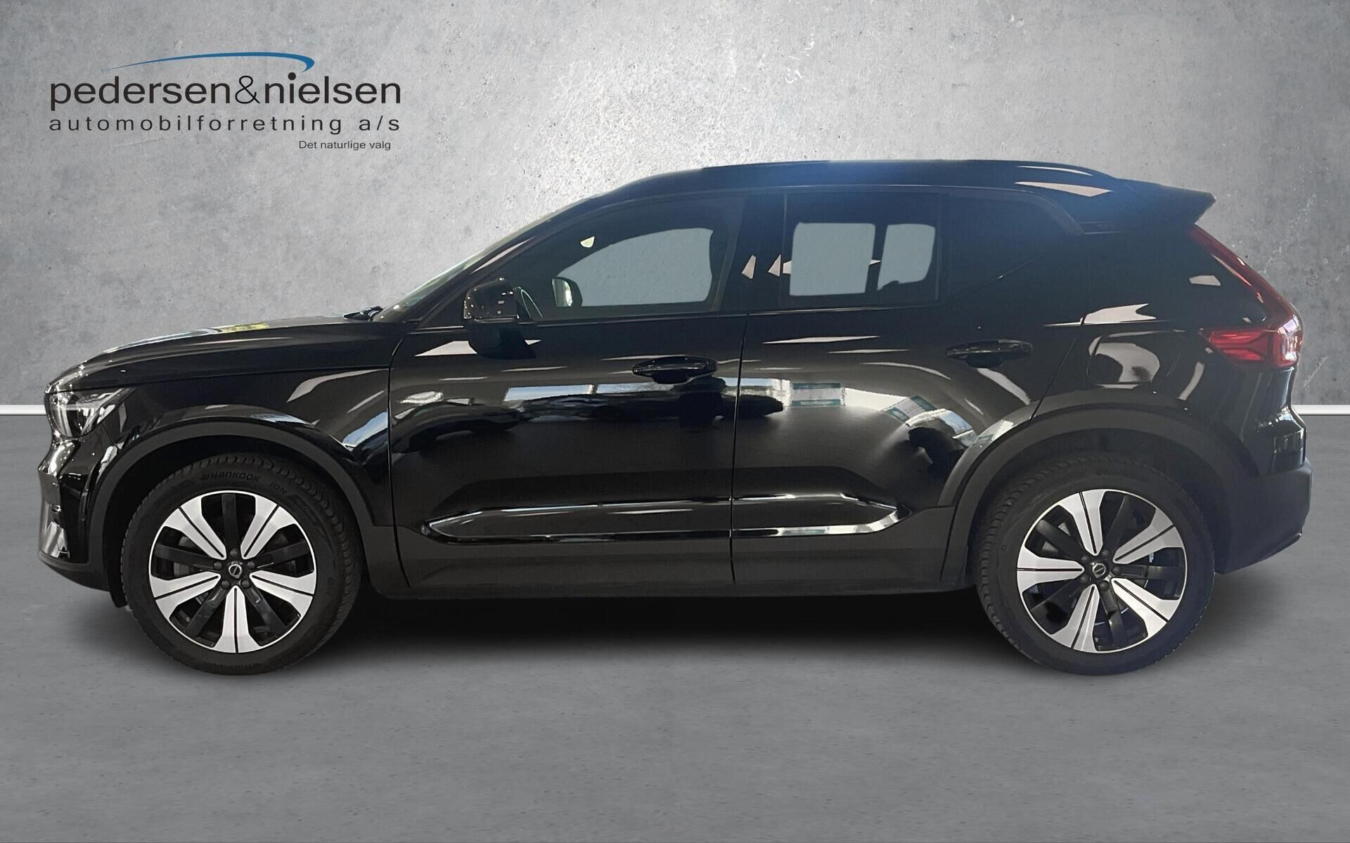 Sort Volvo XC40 fra 2023