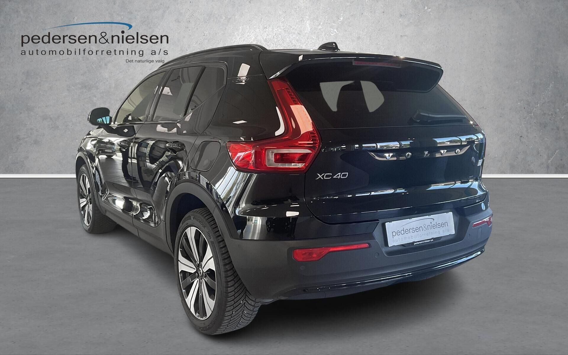 Sort Volvo XC40 fra 2023