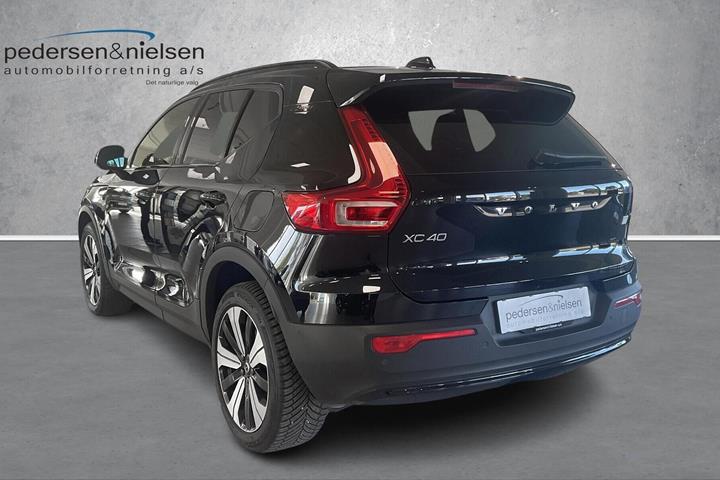 Sort Volvo XC40 fra 2023