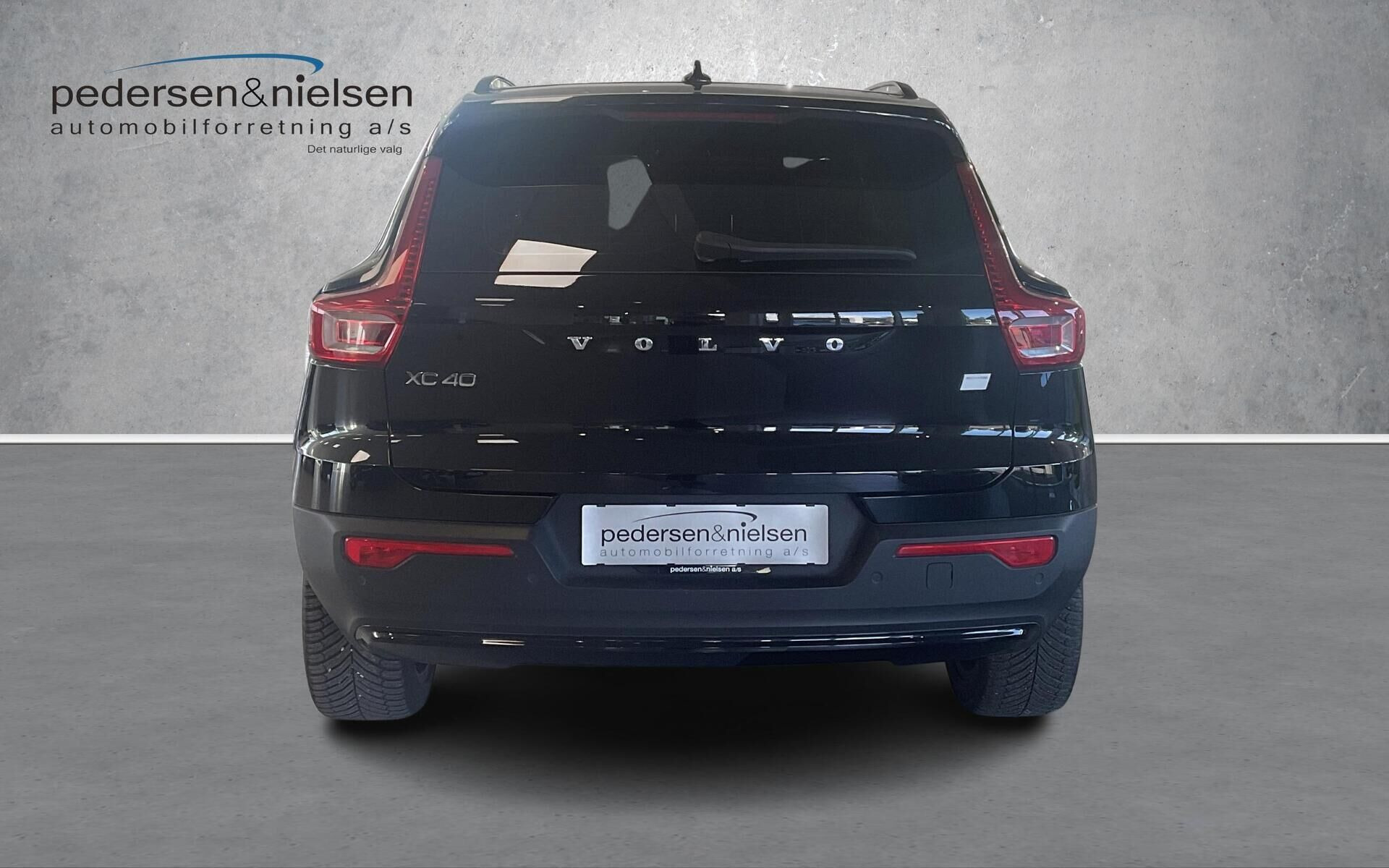 Sort Volvo XC40 fra 2023