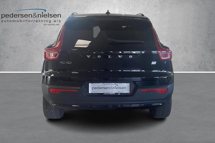 Sort Volvo XC40 fra 2023