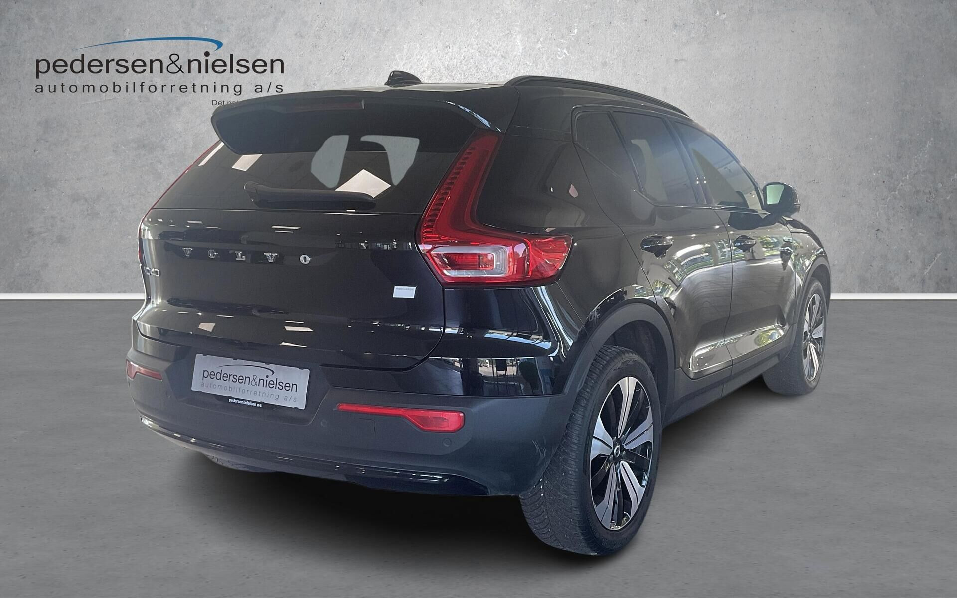 Sort Volvo XC40 fra 2023