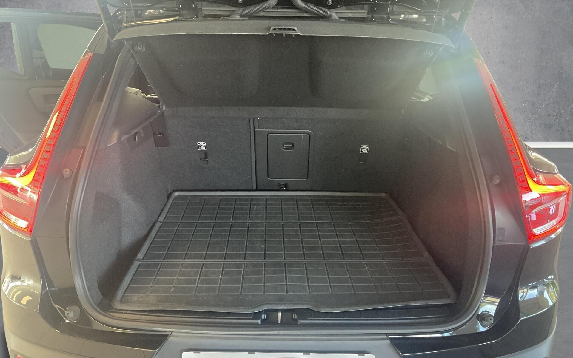 Sort Volvo XC40 fra 2023