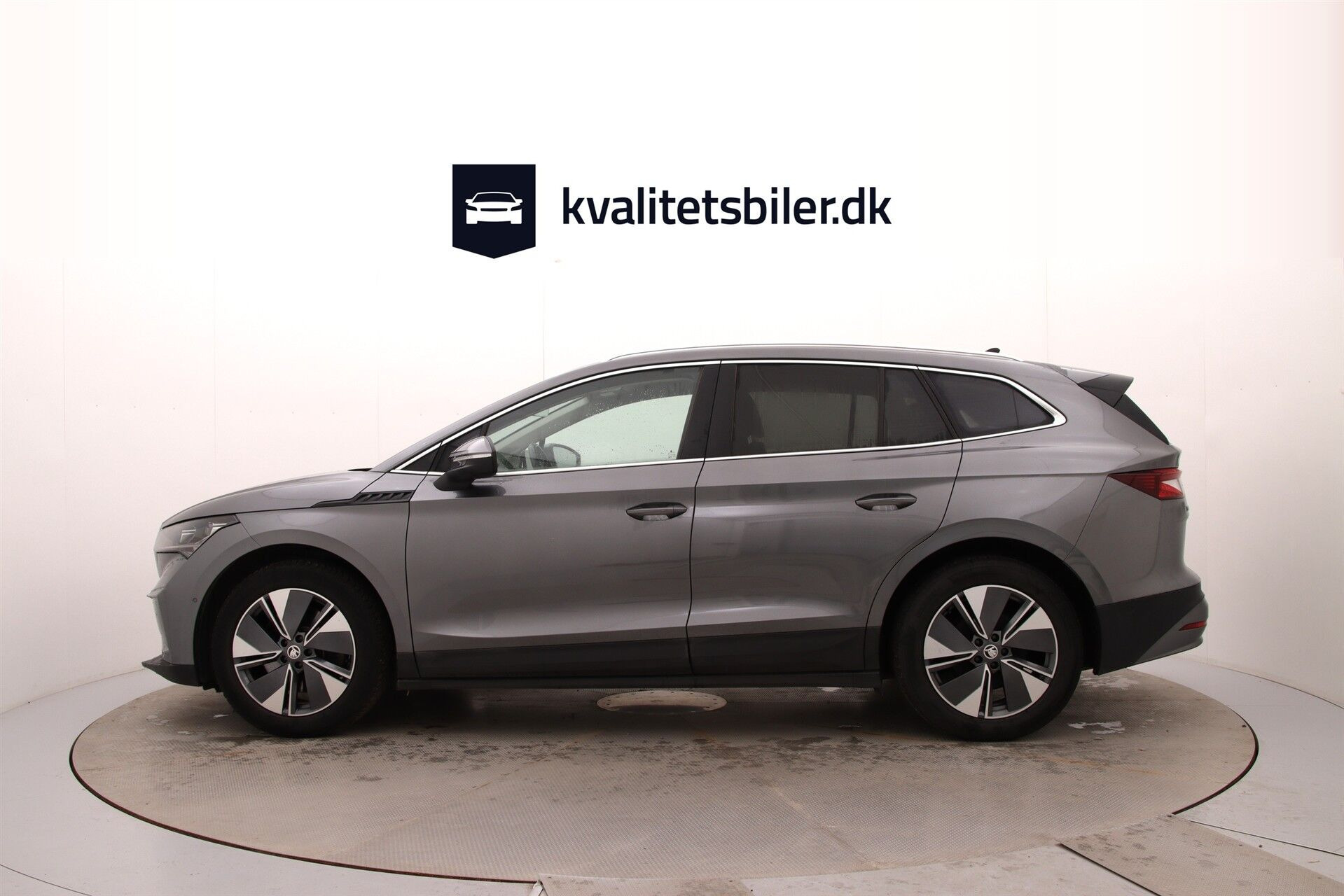 Grå Skoda Enyaq fra 2023