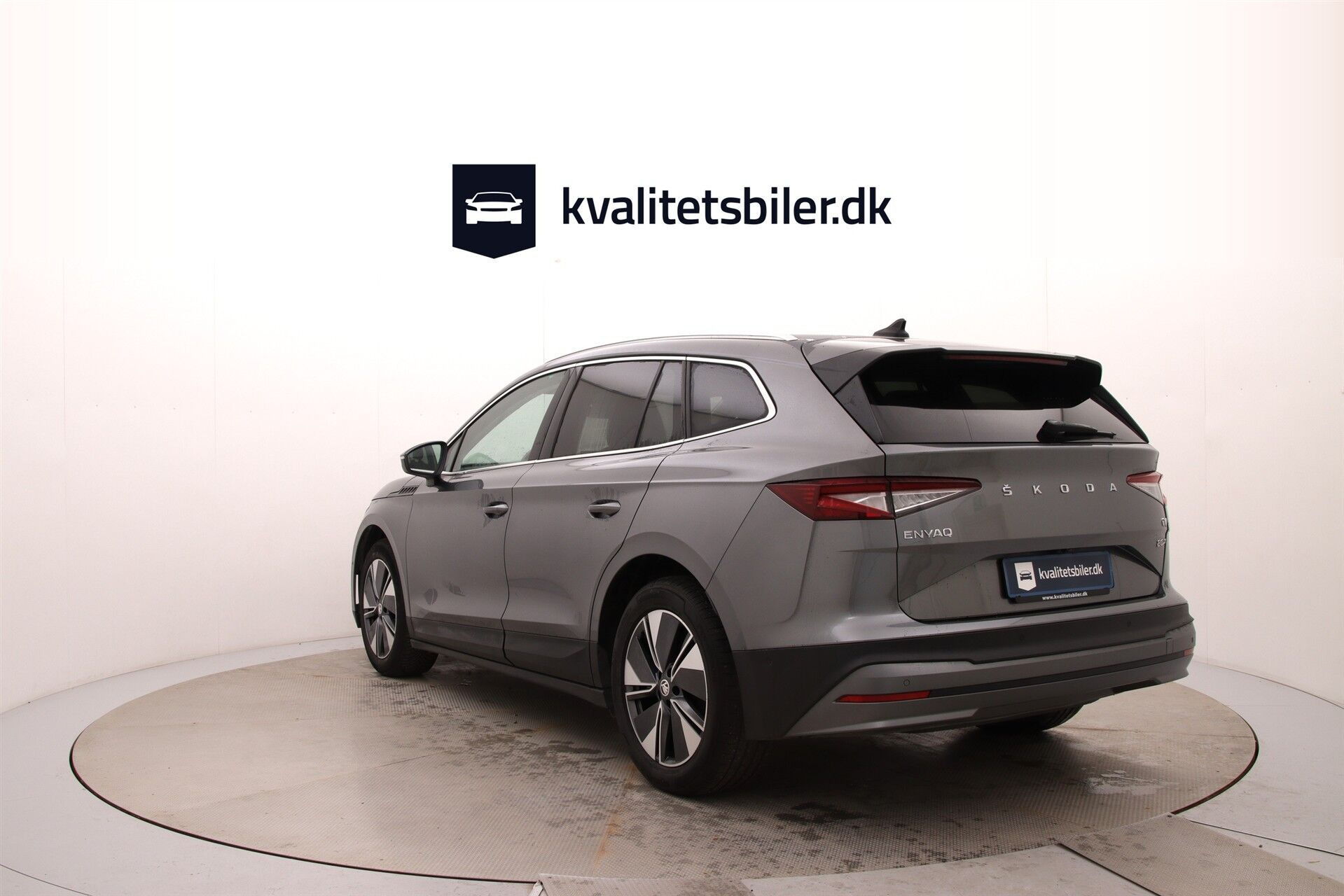 Grå Skoda Enyaq fra 2023