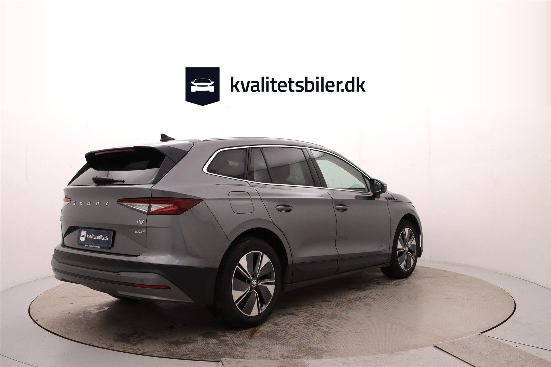 Grå Skoda Enyaq fra 2023