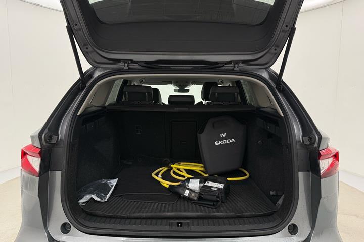 Grå Skoda Enyaq fra 2023