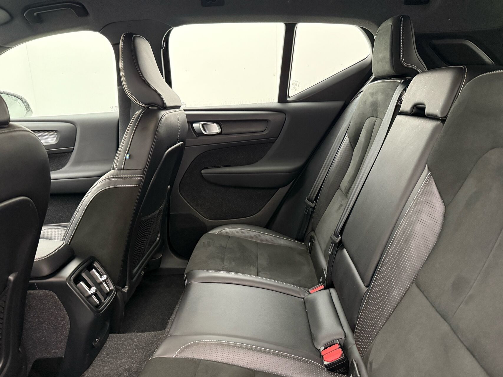Hvid Volvo XC40 fra 2021