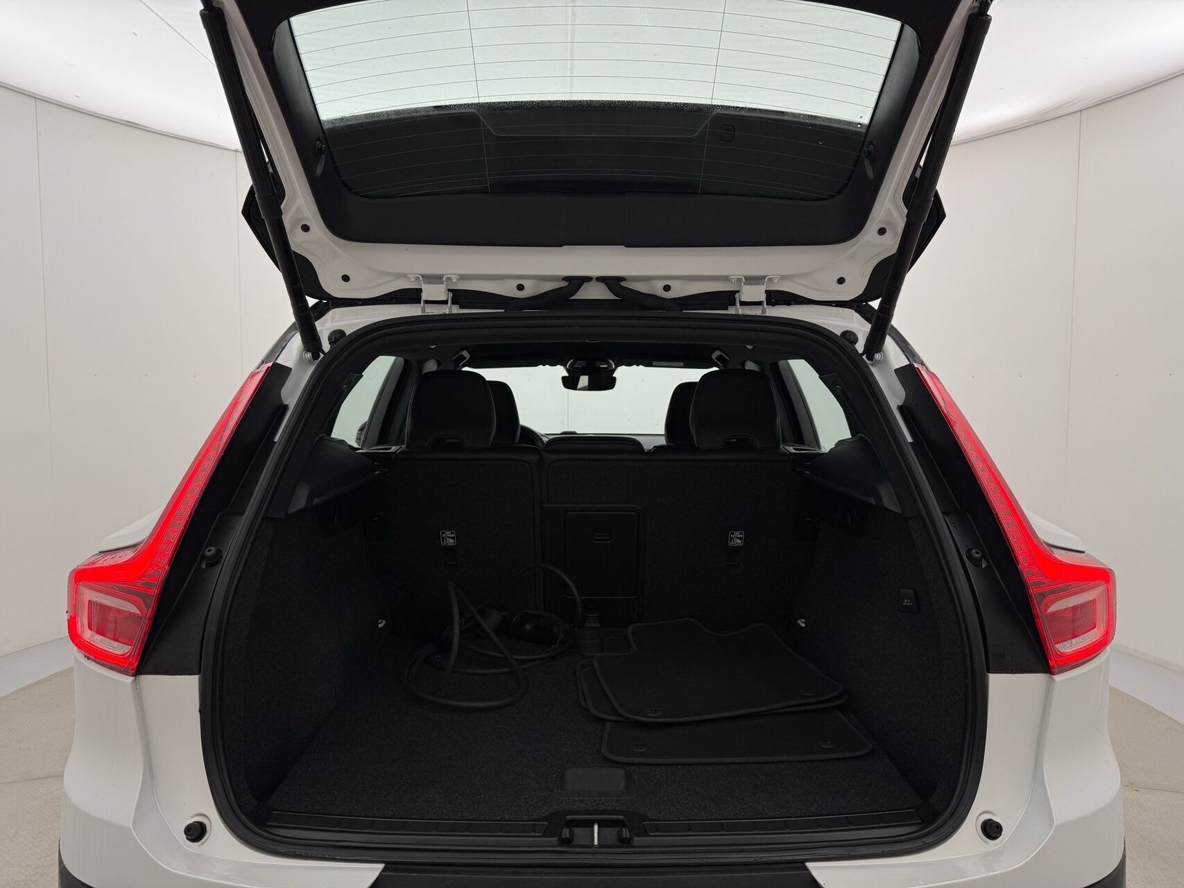 Hvid Volvo XC40 fra 2021