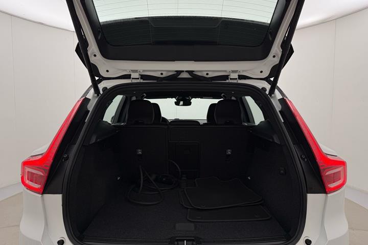 Hvid Volvo XC40 fra 2021