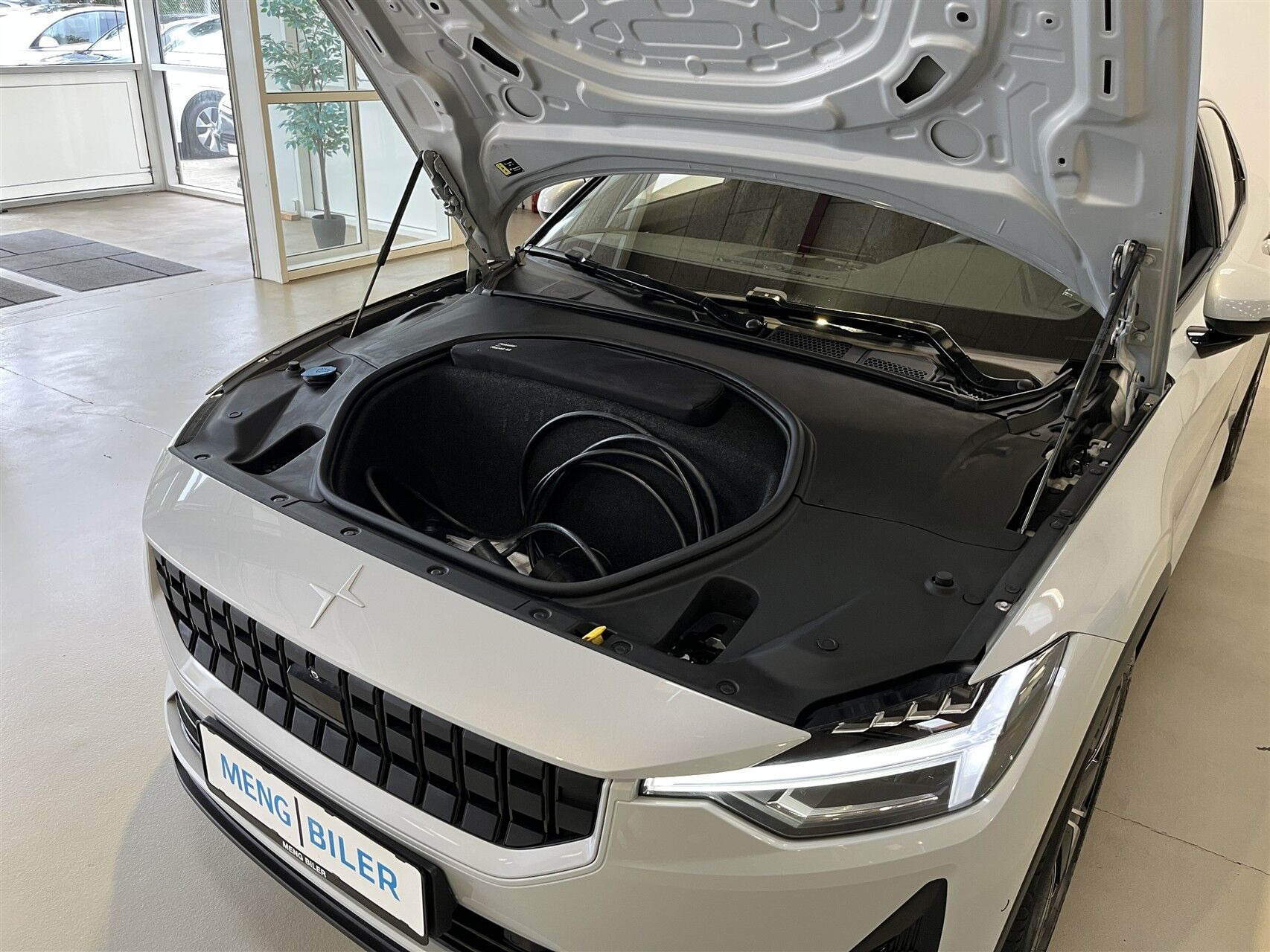 Grå Polestar 2 fra 2023