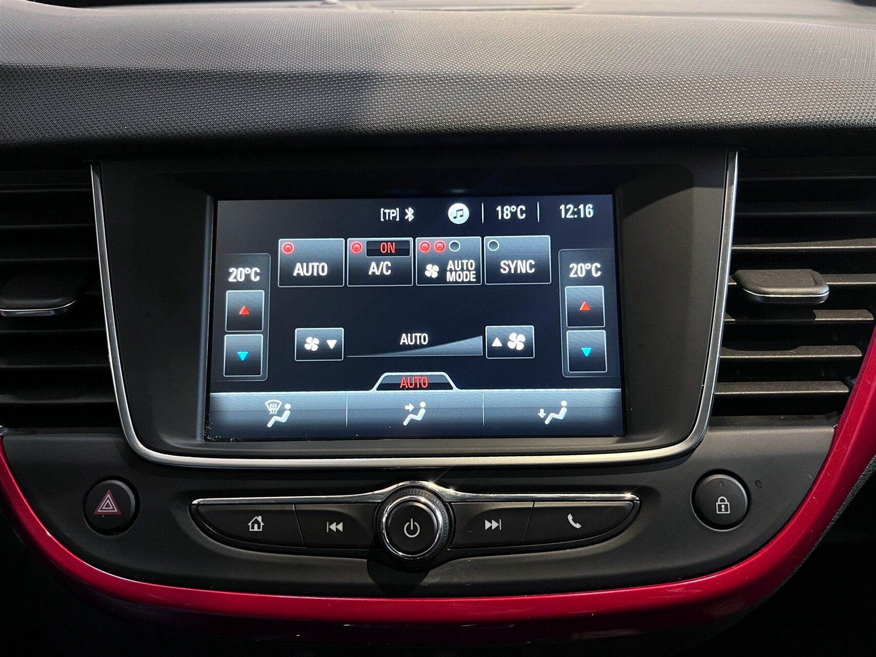 Sølv Opel Crossland fra 2024