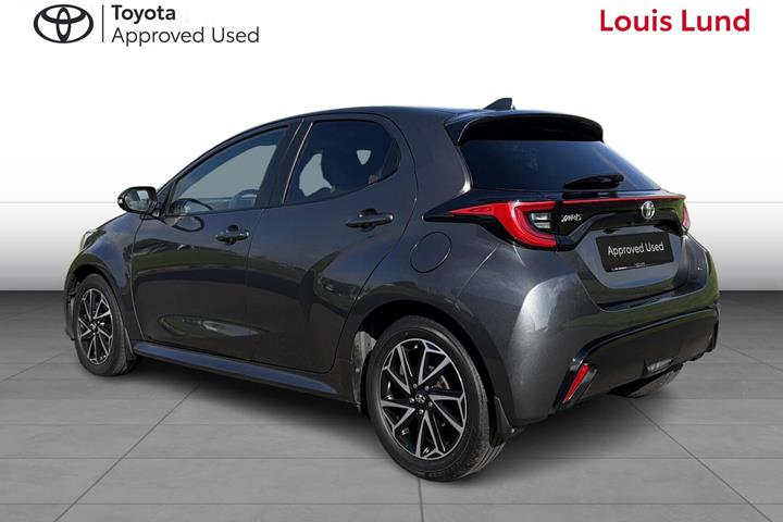 Grå Toyota Yaris fra 2021