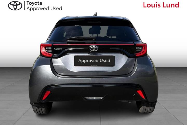 Grå Toyota Yaris fra 2021