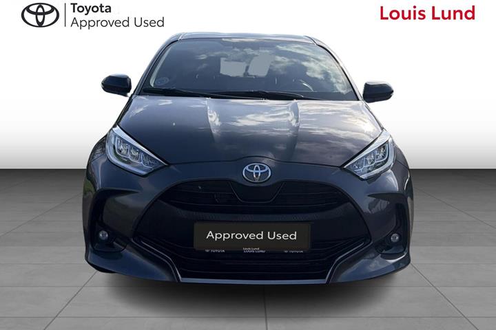 Grå Toyota Yaris fra 2021