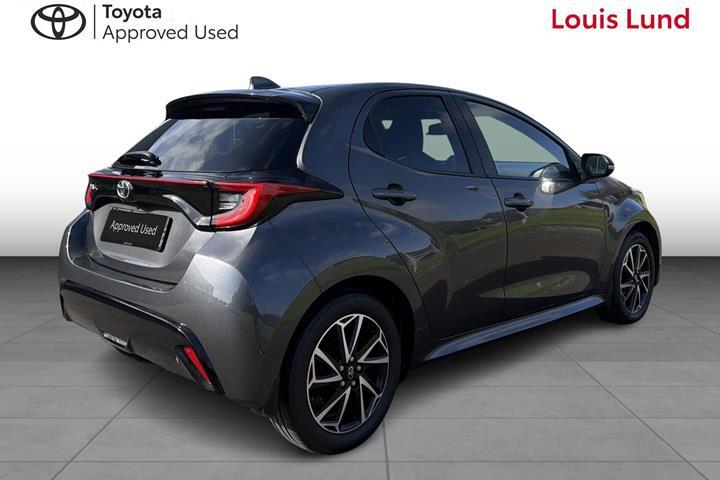Grå Toyota Yaris fra 2021