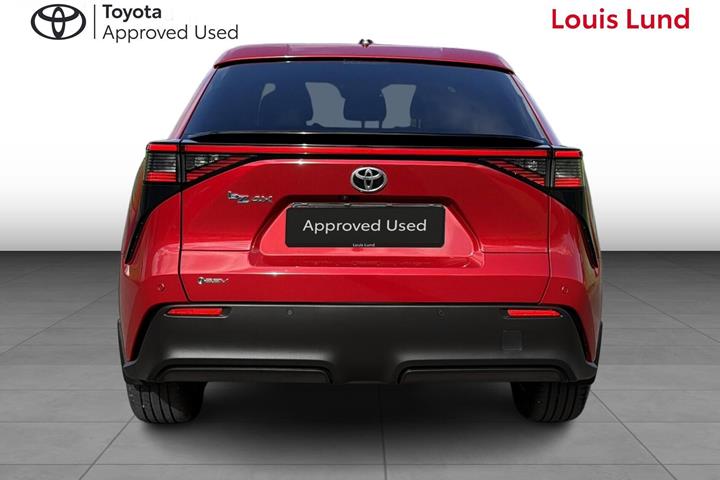 Rød Toyota BZ4X fra 2026