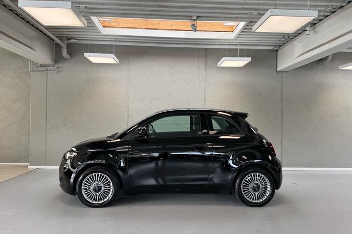 Sort Fiat 500e fra 2023