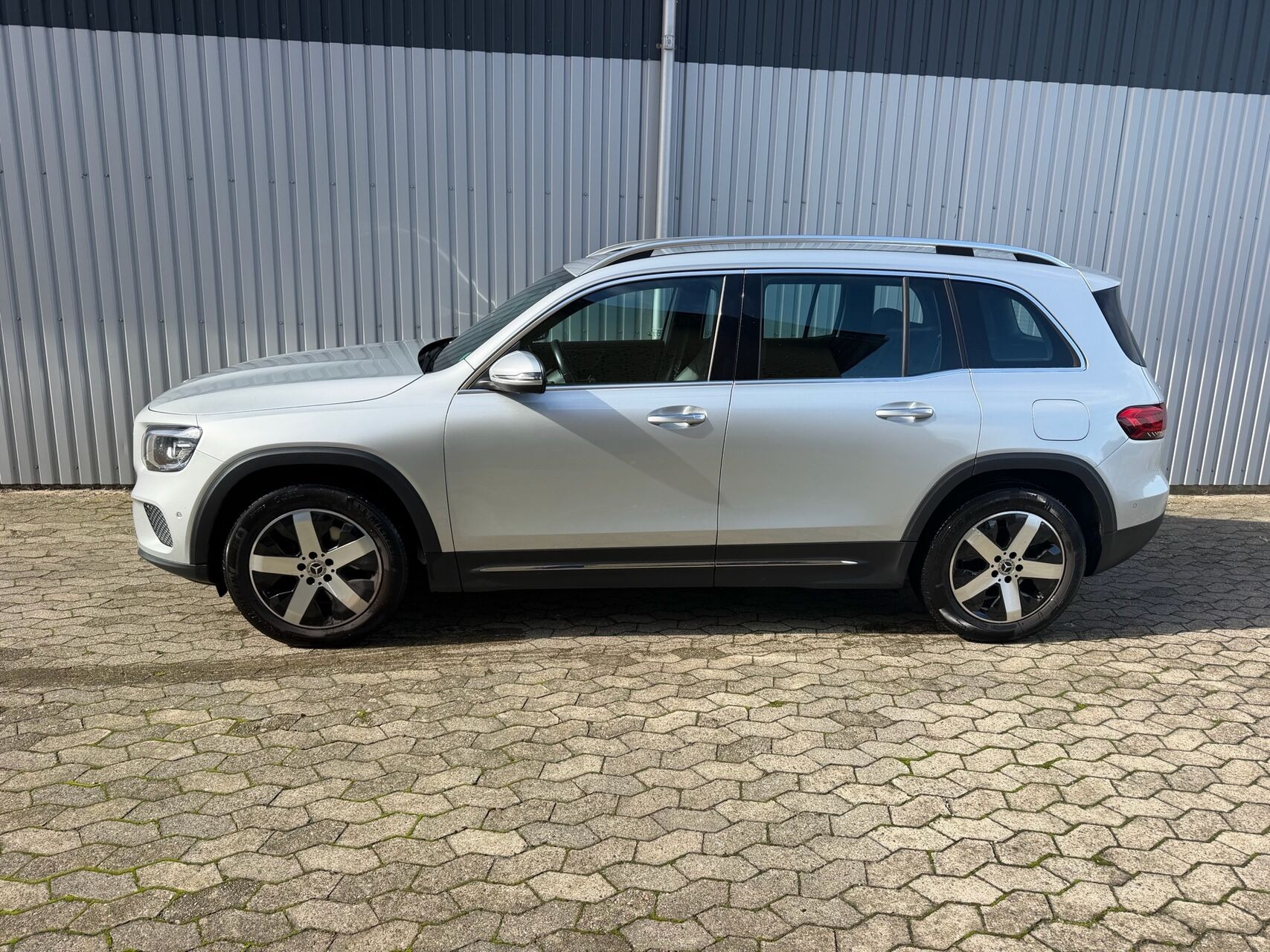 Sølv Mercedes GLB220 d fra 2020