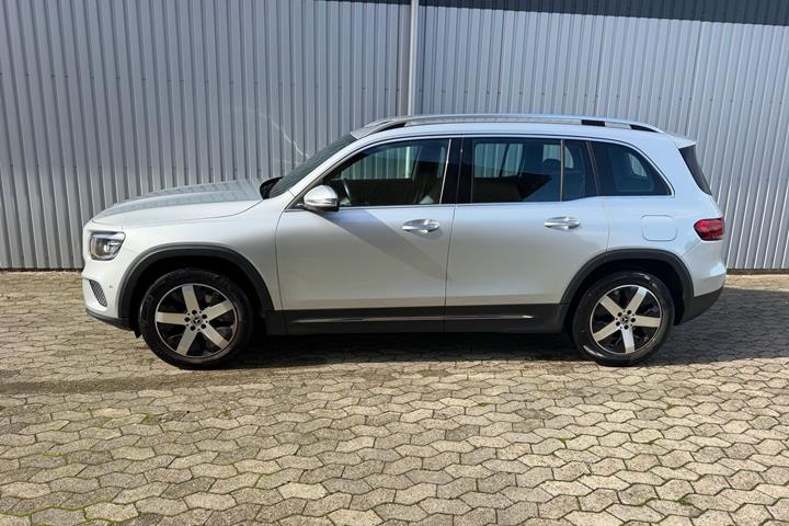 Sølv Mercedes GLB220 d fra 2020
