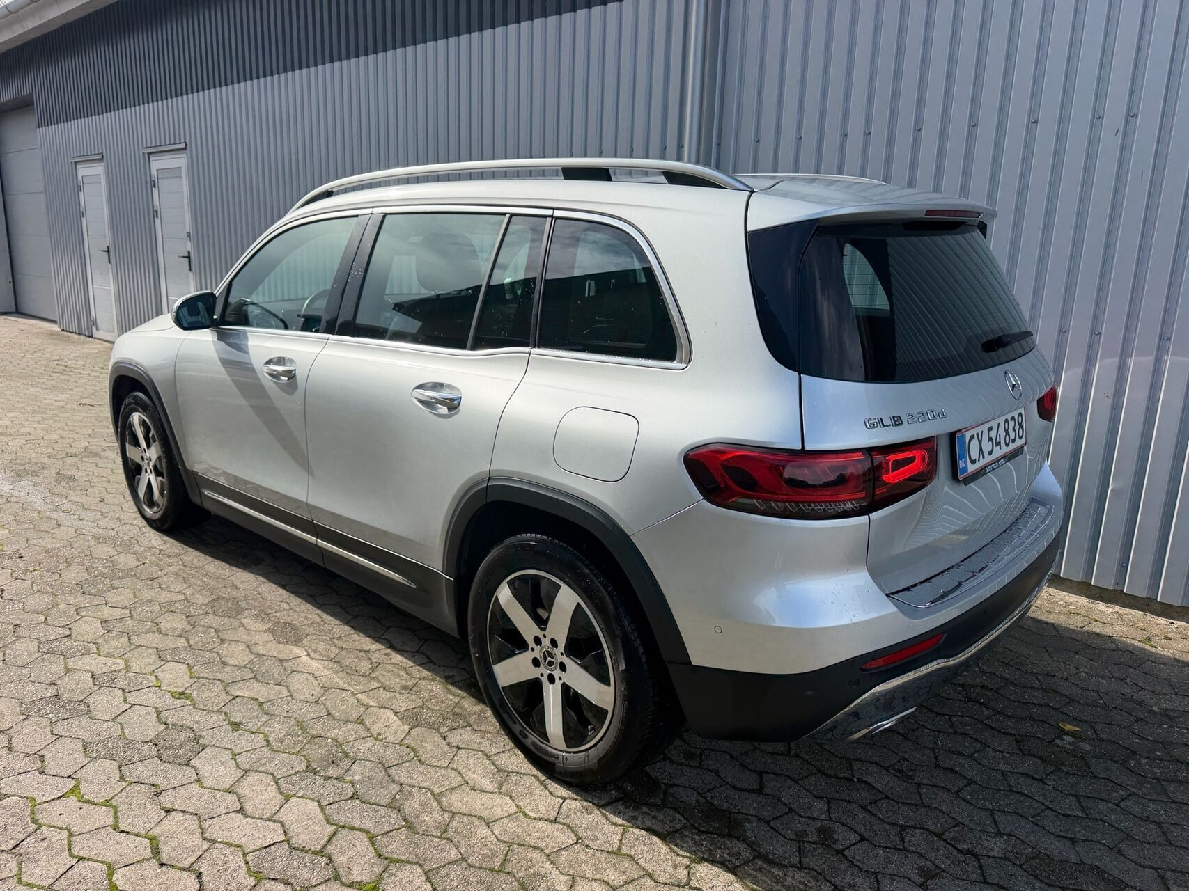 Sølv Mercedes GLB220 d fra 2020