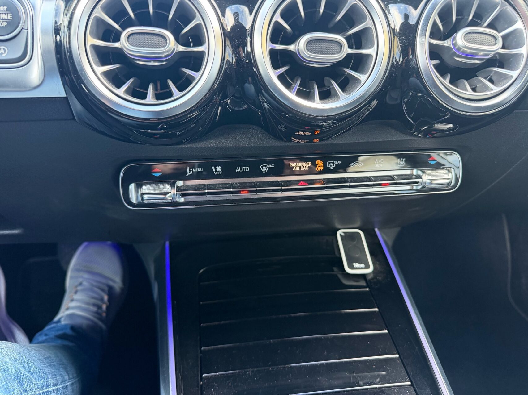 Sølv Mercedes GLB220 d fra 2020