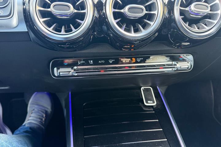Sølv Mercedes GLB220 d fra 2020