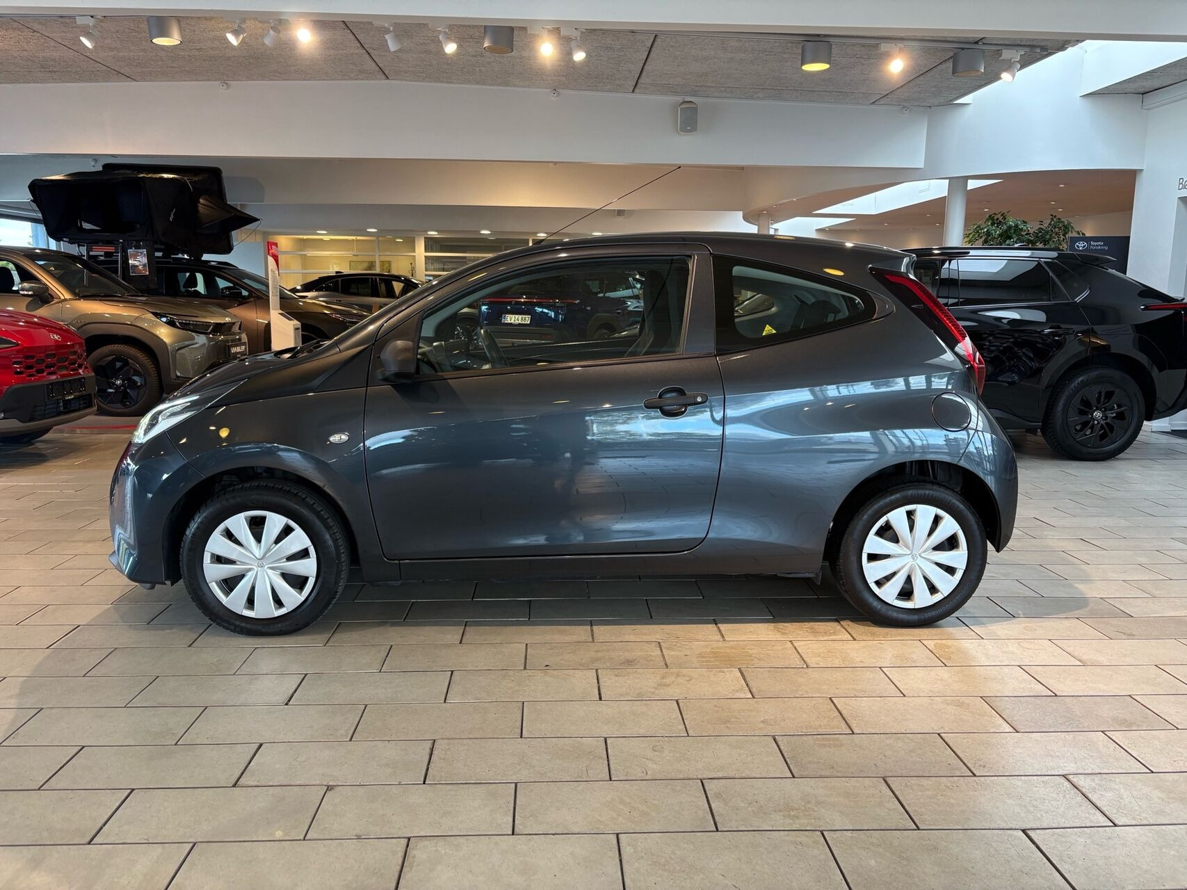 Sort Toyota Aygo fra 2019