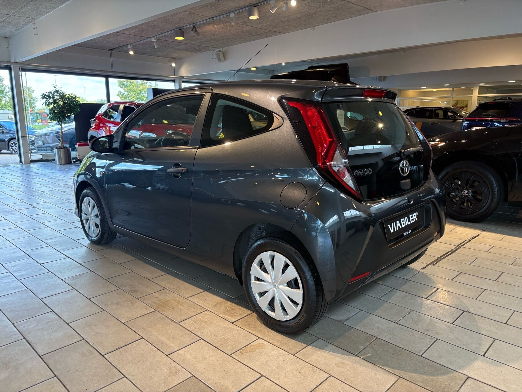 Sort Toyota Aygo fra 2019