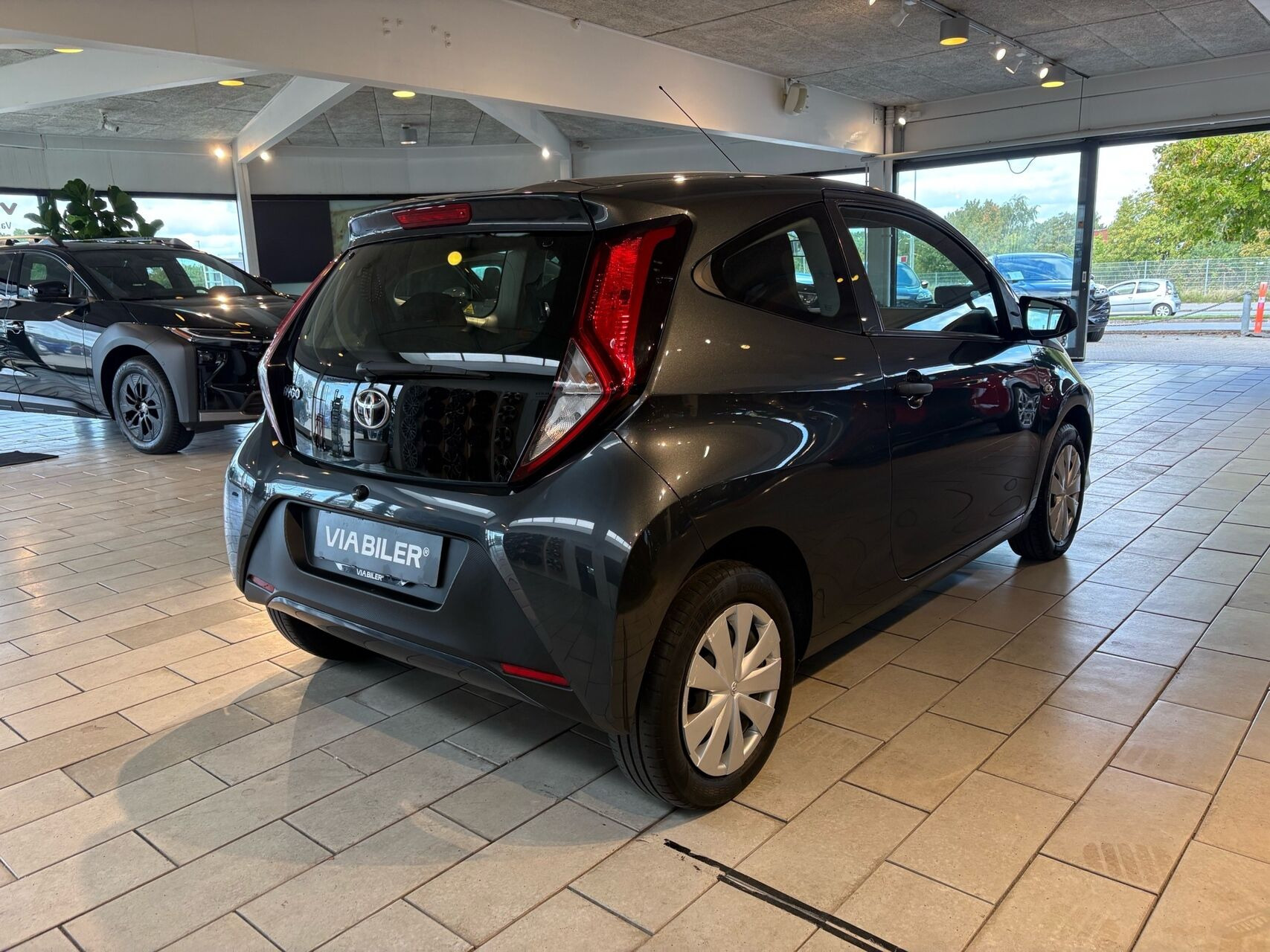Sort Toyota Aygo fra 2019