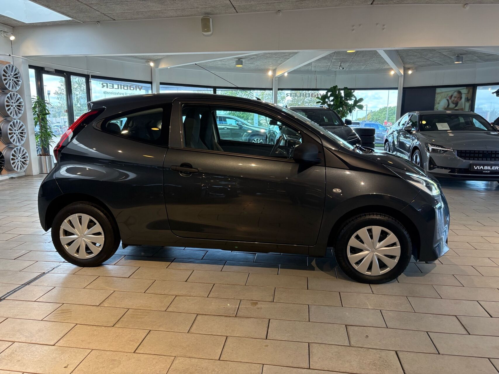 Sort Toyota Aygo fra 2019