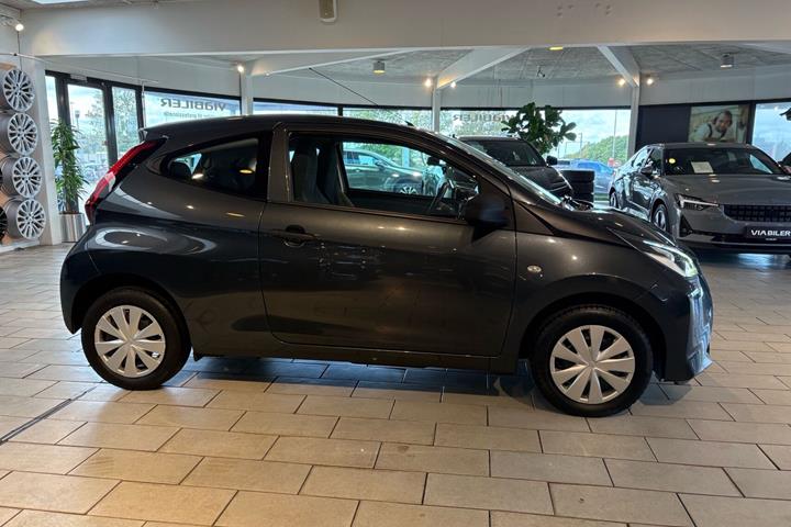 Sort Toyota Aygo fra 2019