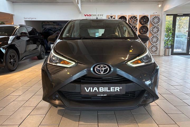 Sort Toyota Aygo fra 2019