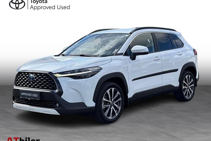 Hvid Toyota Corolla Cross fra 2023 set udefra