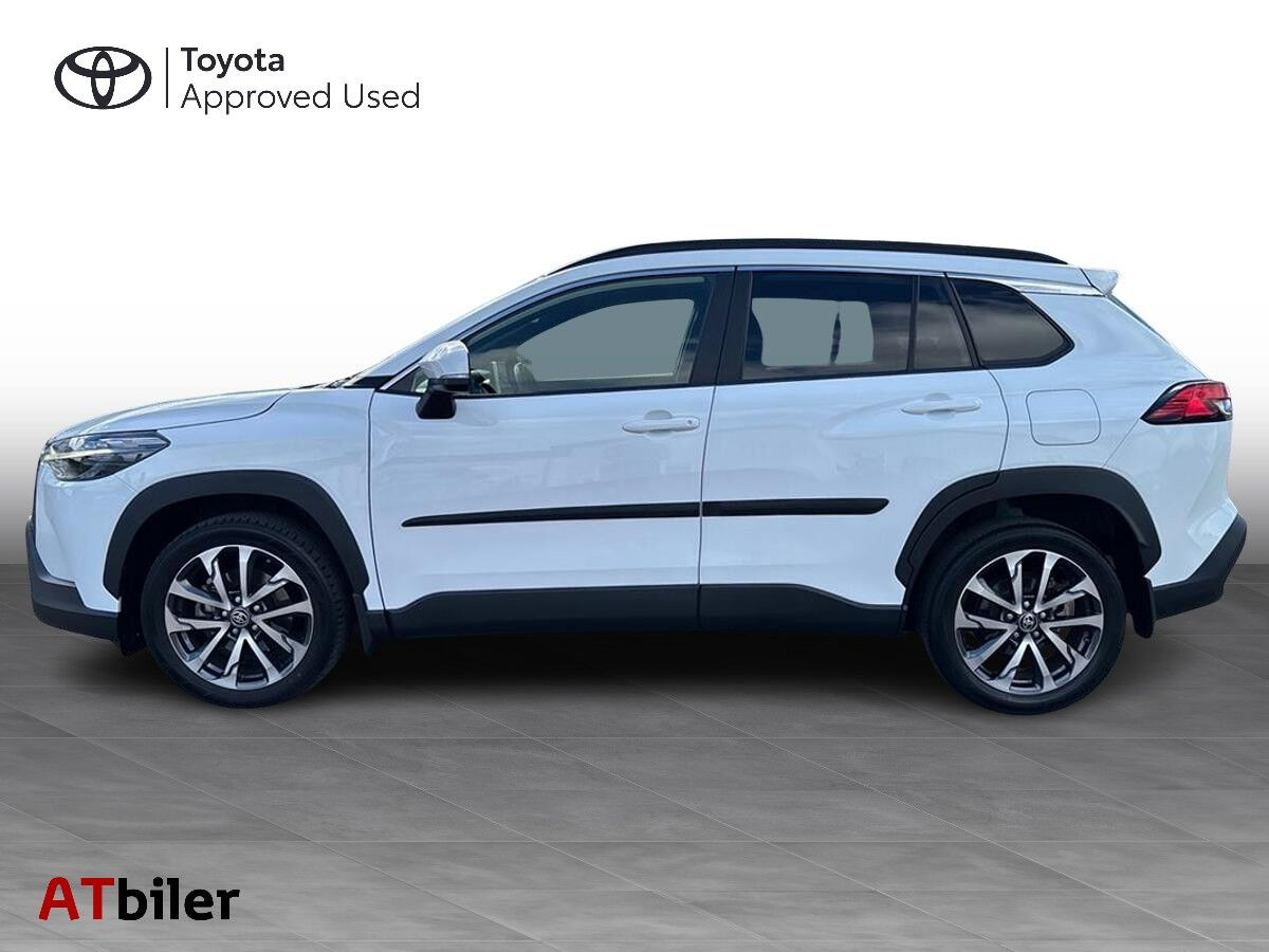 Hvid Toyota Corolla Cross fra 2023