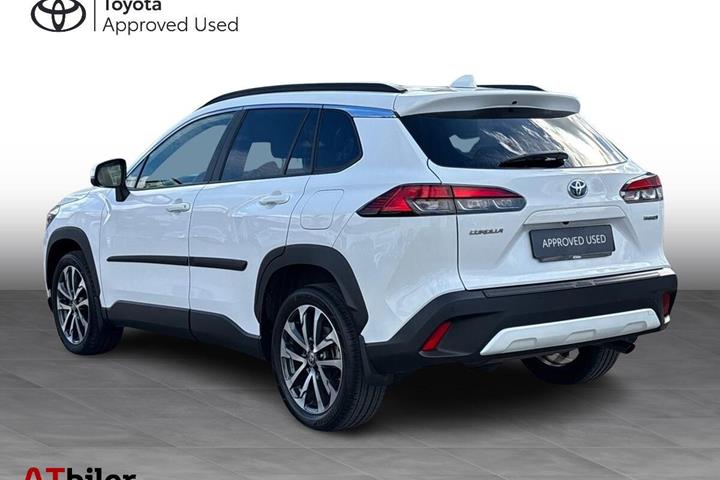 Hvid Toyota Corolla Cross fra 2023