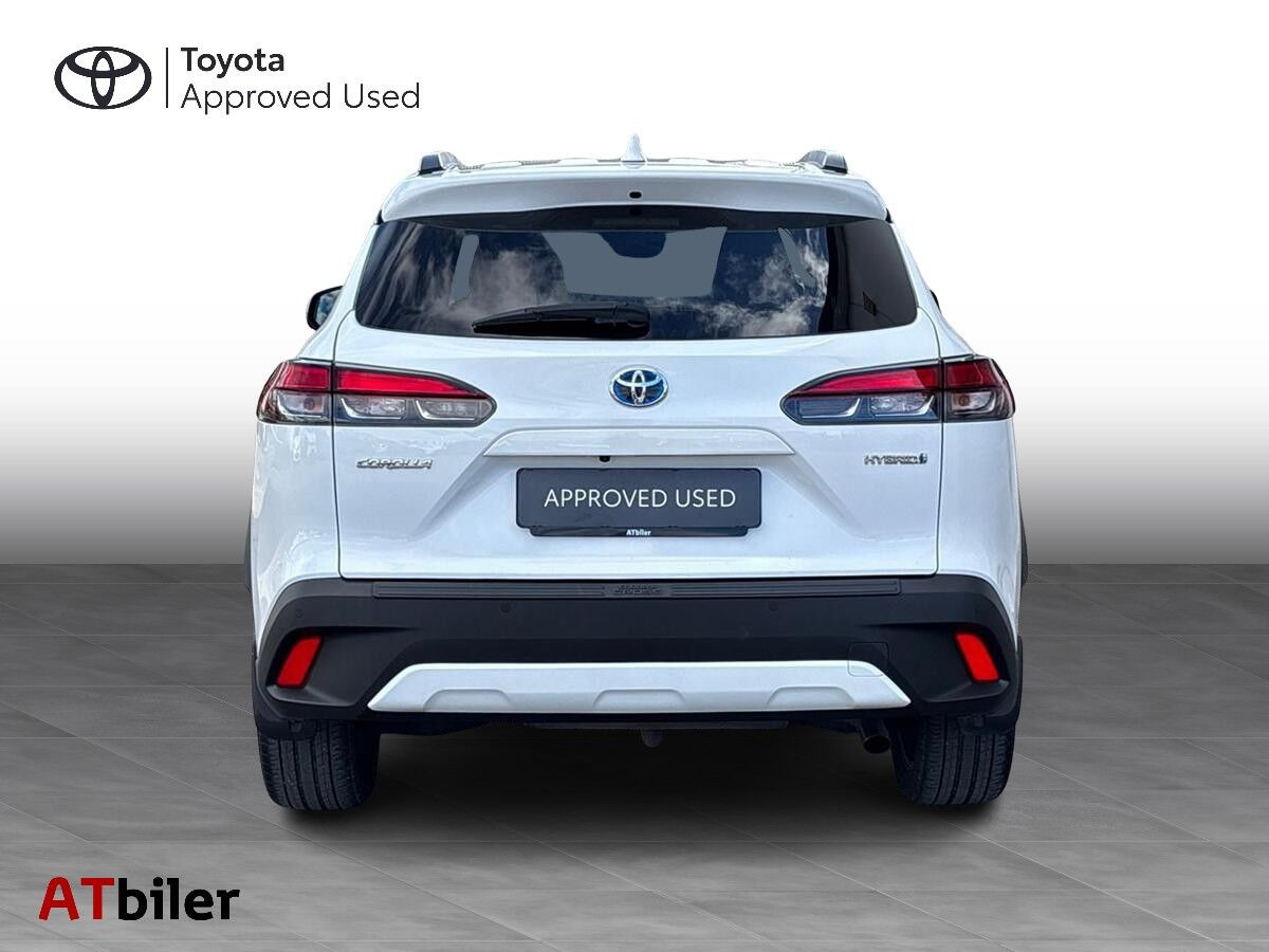Hvid Toyota Corolla Cross fra 2023