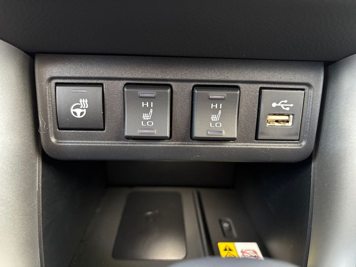 Hvid Toyota Corolla Cross fra 2023