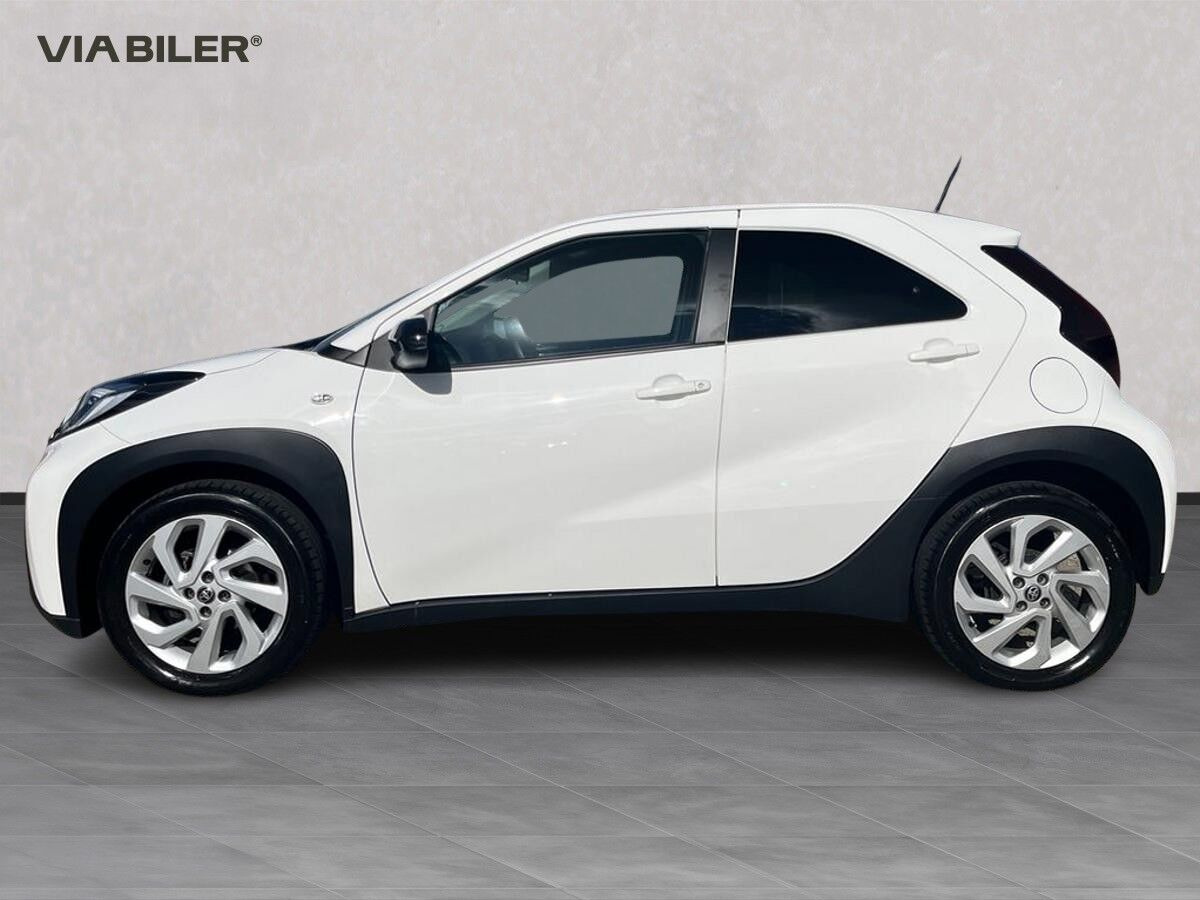 Hvid Toyota Aygo X fra 2023