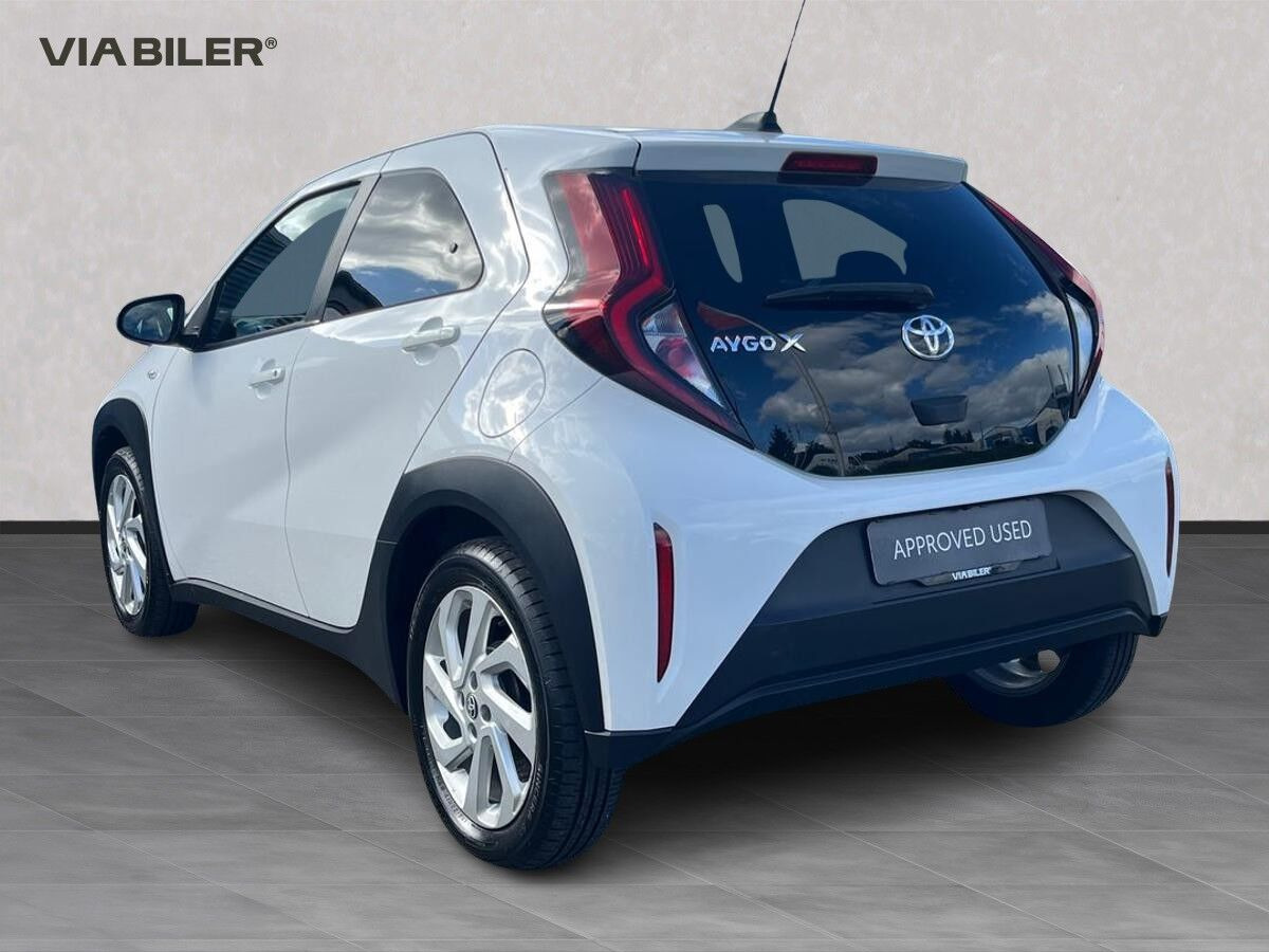 Hvid Toyota Aygo X fra 2023