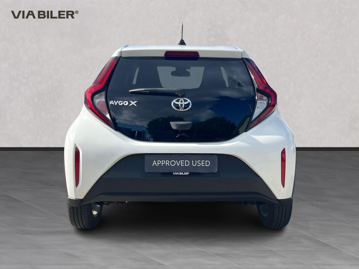 Hvid Toyota Aygo X fra 2023