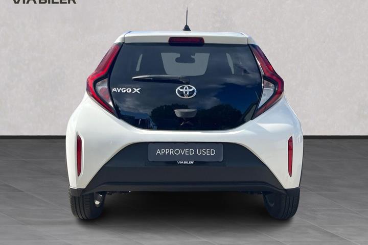 Hvid Toyota Aygo X fra 2023