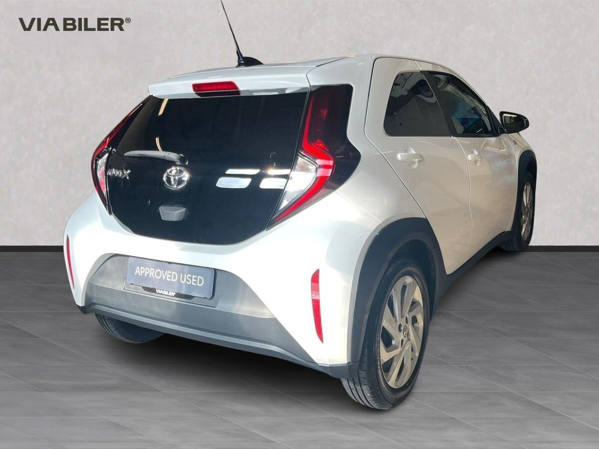 Hvid Toyota Aygo X fra 2023