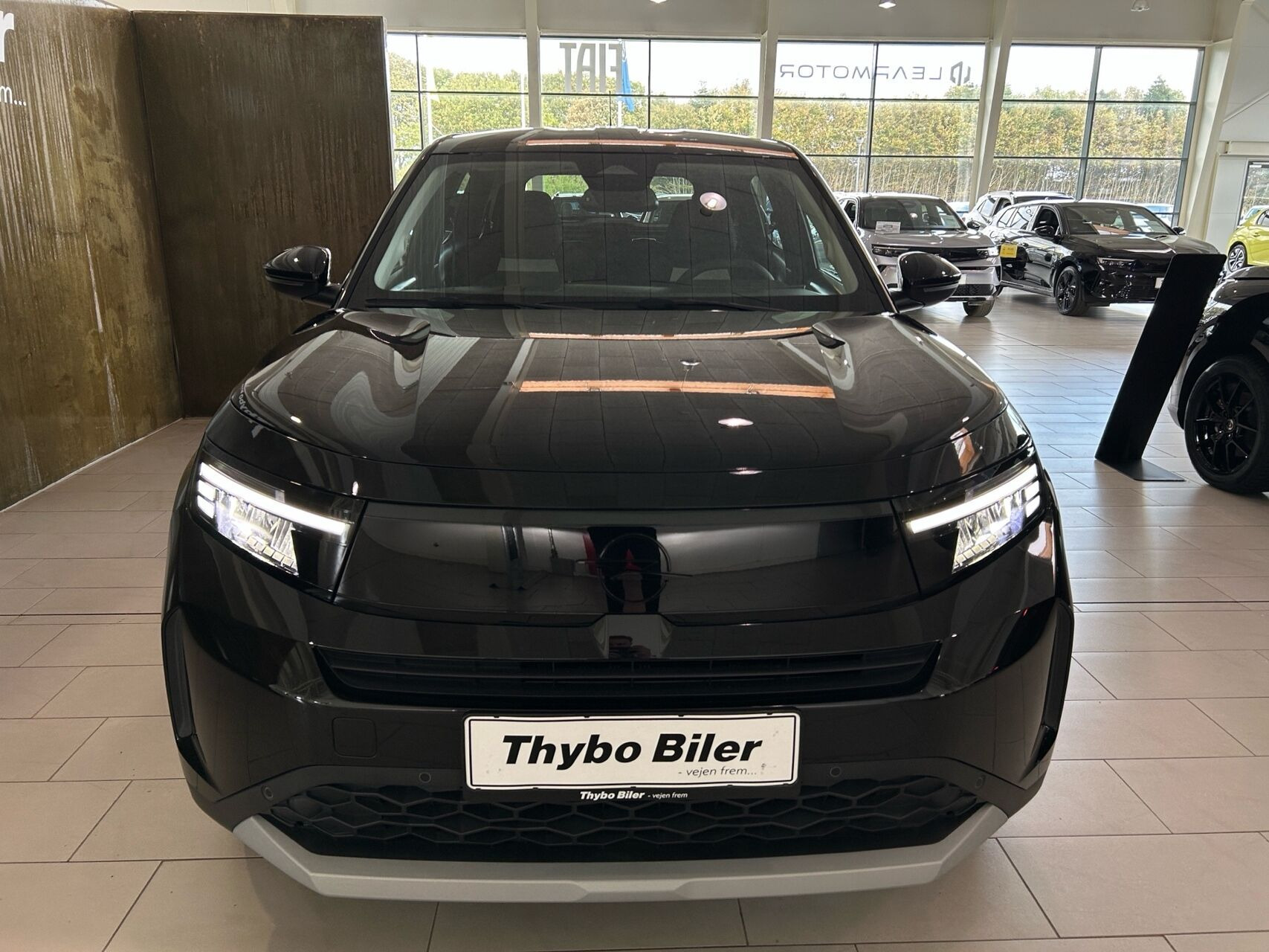Sort Opel Frontera fra 2025