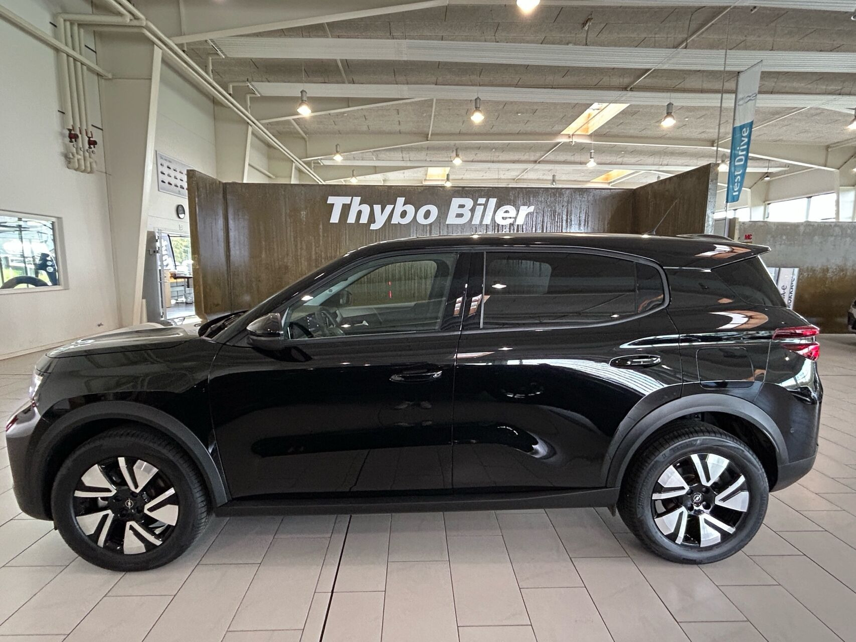 Sort Opel Frontera fra 2025