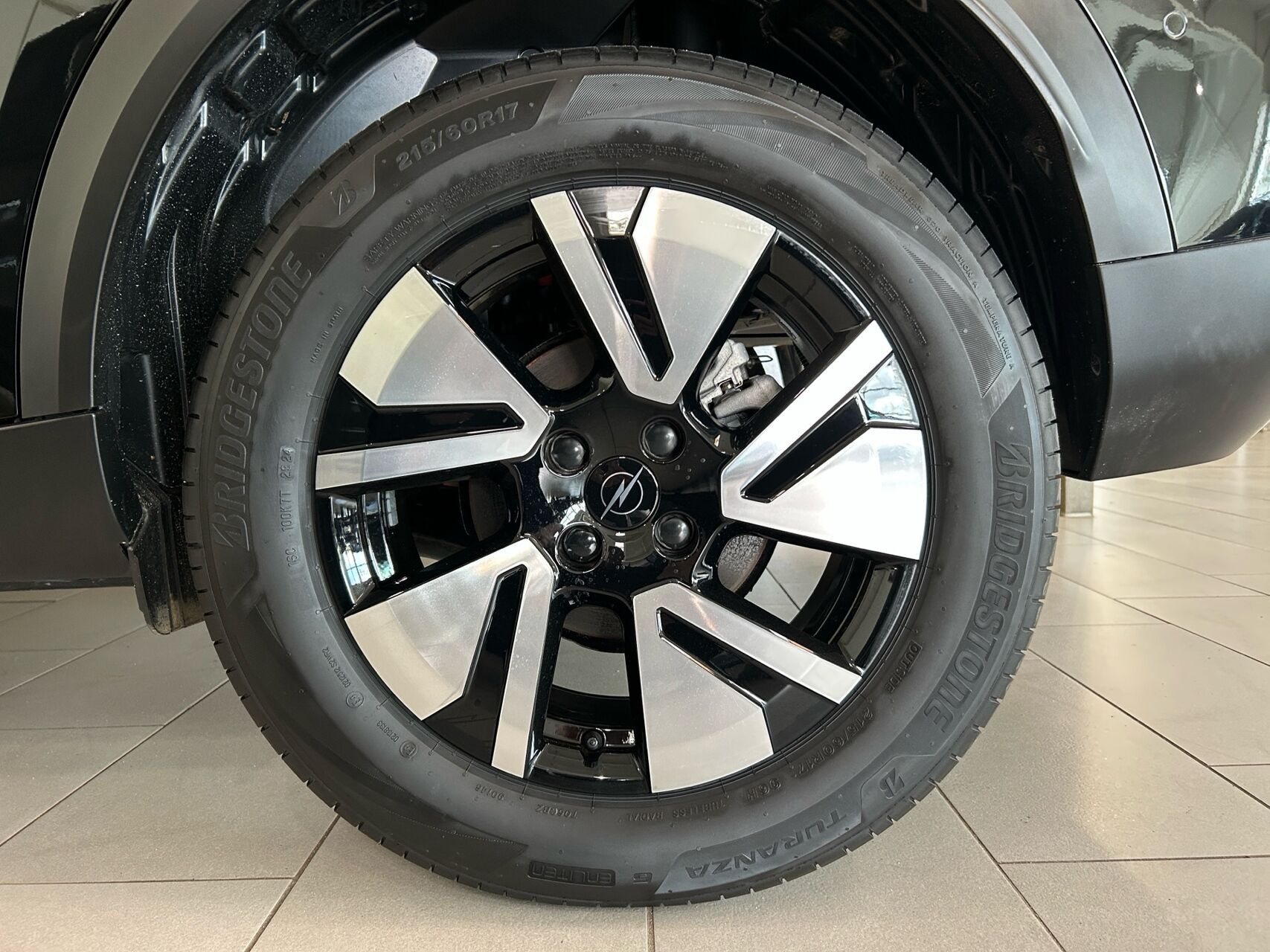 Sort Opel Frontera fra 2025
