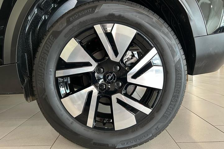 Sort Opel Frontera fra 2025